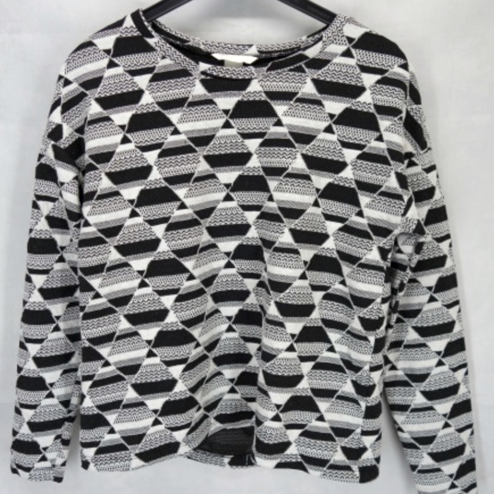 h&m Mama top with geographic design